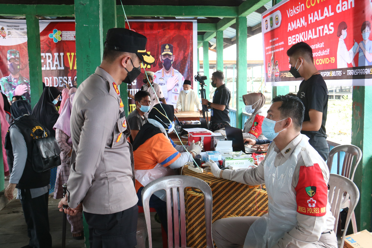 Kapolres Inhil Tinjau Vaksinasi di Desa Sialang Panjang