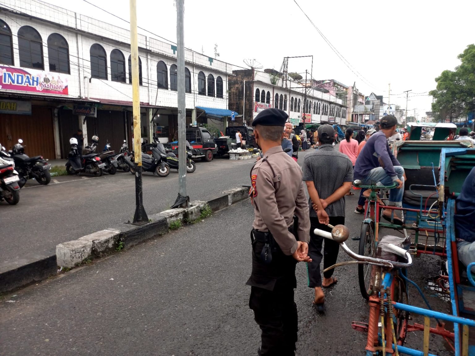 Giliran dibekuk Polisi karena mencuri HP