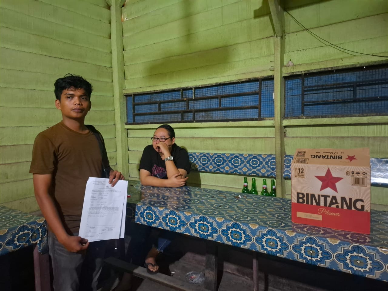 Sat Resnarkoba Polres Kuantan Singingi Gelar Razia di Wilayah Kecamatan Singingi Amankan Puluhan Botol Miras