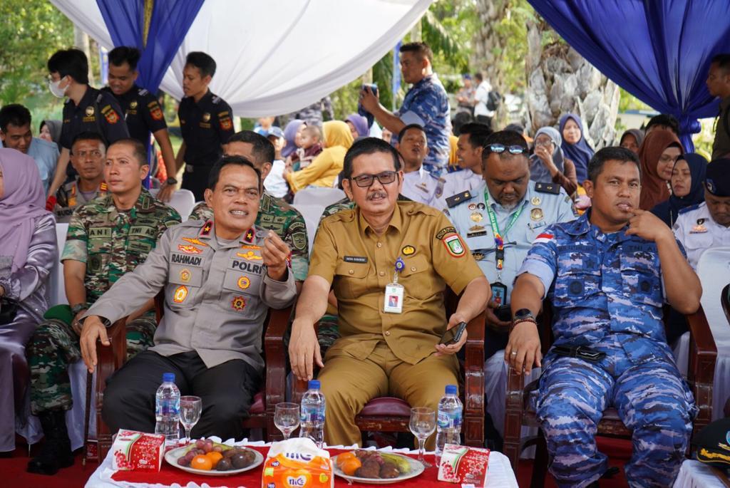 Wakapolda Riau Bersama Danrem Pimpin Penanaman Mangrove Nasional Secara Serentak Di Dumai