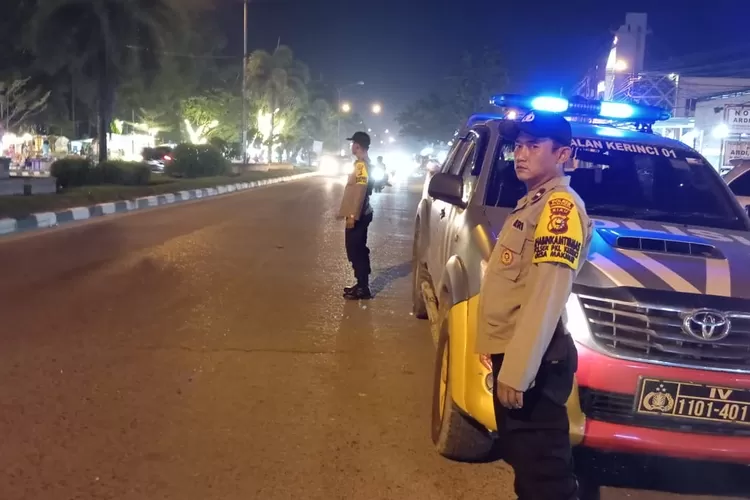 Gelar Blue Light Patrol, Polsek Pangkalan Kerinci Pantau Kamtibmas