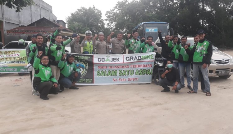 Polsek Tenayan Raya Bersama Gojek Pekanbaru Berbagi Keberkahan Bersama