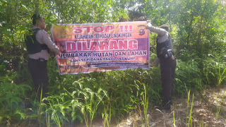 Upaya Pencegahan Karhutlah, Polsek Pangkalan Kerinci Pasang Spanduk Himbauan