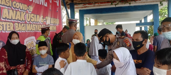 Dengan Humanis Dan Bersahaja, Cara Kasat Binmas Polres Rohul Motivasi Peserta Vaksinasi Anak