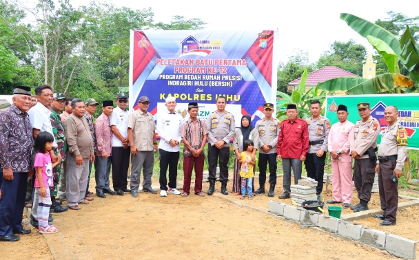 Kembali, Kapolres Inhu Letakkan Batu Pertama Program Bersih ke-12 Rumah Milik Jusliati