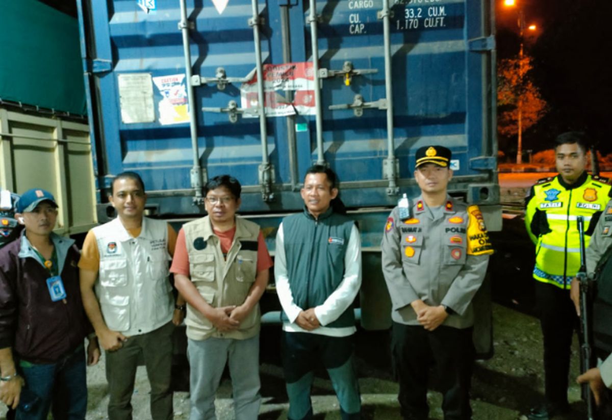 Wakapolres Rokan Hulu Sambut dan Amankan Surat Suara di Gudang Logistik KPU