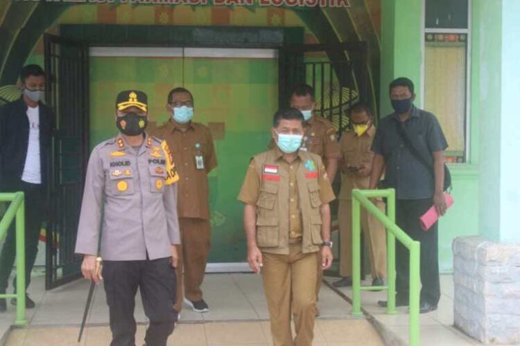 Kapolres Kampar Bersama Kadiskes, Tinjau Gudang Penyimpan Vaksin Sinovac