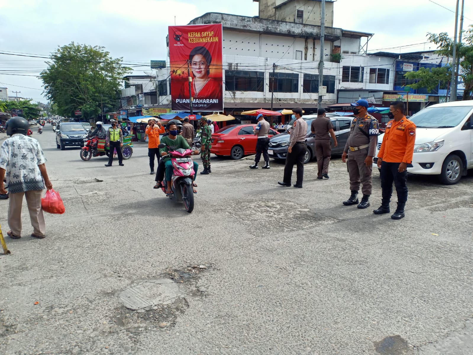 Tim Justisi Gabungan Di Kampar Tindak Pelanggar Protkes Di Kasawan Plaza Bangkinang