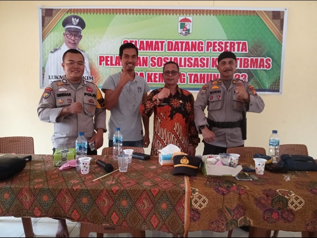 Binmas Polsek Pangkalan Kuras Bekerja Sama Dengan Desa Kemang Mensosialisakan Kamtibmas