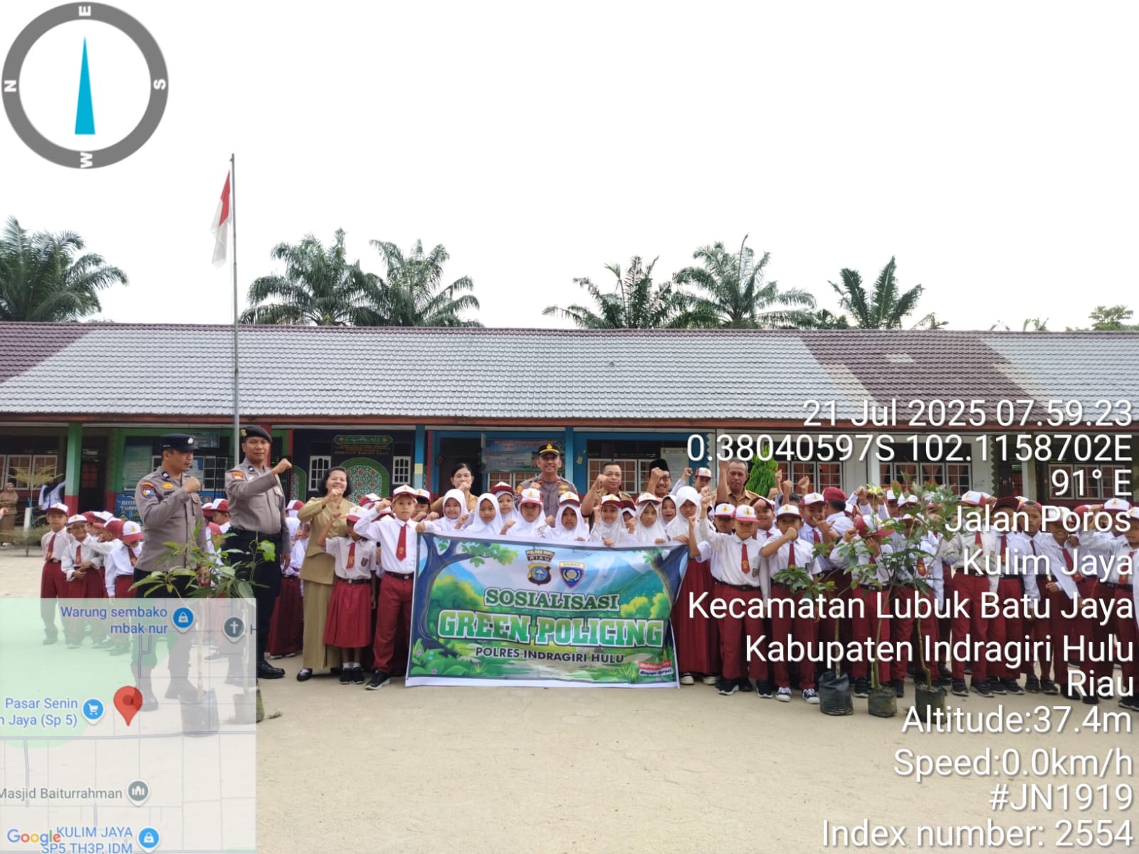Kapolsek LBJ Jadi Irup Upacara di SDN 009 Kulim Jaya, Ajak Siswa Cintai Lingkungan Lewat Green Policing to School