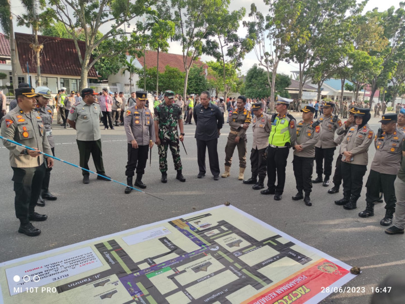 Kapolresta Pekanbaru Pimpin Apel Kesiapan Pengamanan Malam Takbiran Idul Adha 1444 Hijiriah