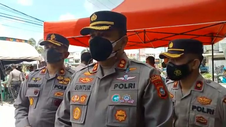 Polres Pelalawan Menggelar Vaksinasi Massal Serta Doorprize Dan Sembako Gratis Kepada Masyarakat Pelalawan