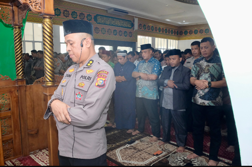 Polda Riau Beserta jajaran Gelar Sholat Gaib dan Doa Bersama untuk Korban Tragedi Ojol di Jakarta