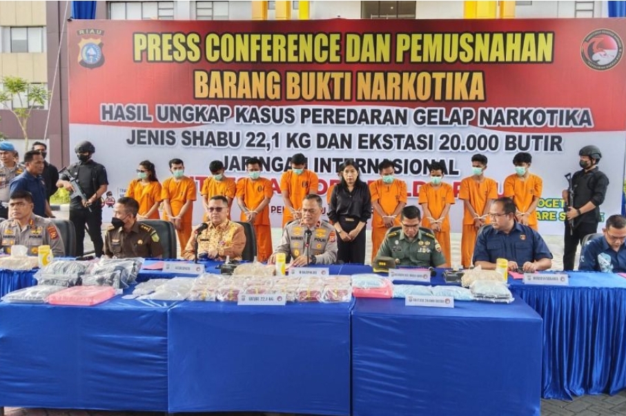 Polda Riau Ungkap Peredaran 22 Kg Sabu dan 20 ribu Butir Pil Ekstasi Jaringan Internasional