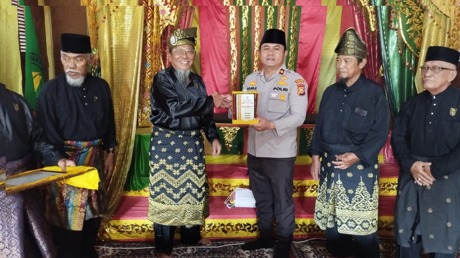 Reaksi Cepat Penegakan Hukum, LAMR Beri Piagam Penghargaan Kepada Kapolsek Mandau