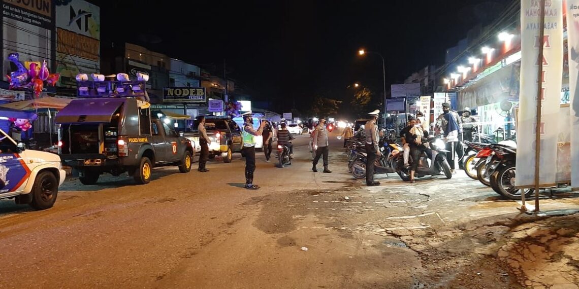 Puluhan Personel Polres Kampar Diturunkan Dalam Patroli Berskala Besar, Himbau Warga Patuhi Prokes