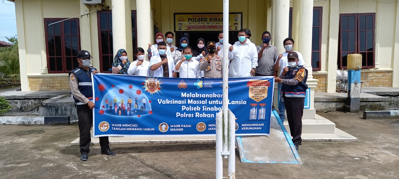 Polsek Sinaboi Bersama Tim Puskesmas Gelar Vaksinasi Massal Covid-19