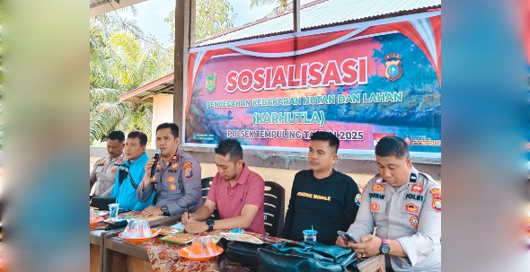 Polsek Tempuling Gelar Sosialisasi Pencegahan Karhutla di Desa Karya Tunas Jaya