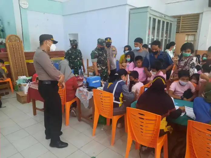 Kapolres Siak Pantau Vaksinasi Anak Usia 6-11 Tahun di Tualang