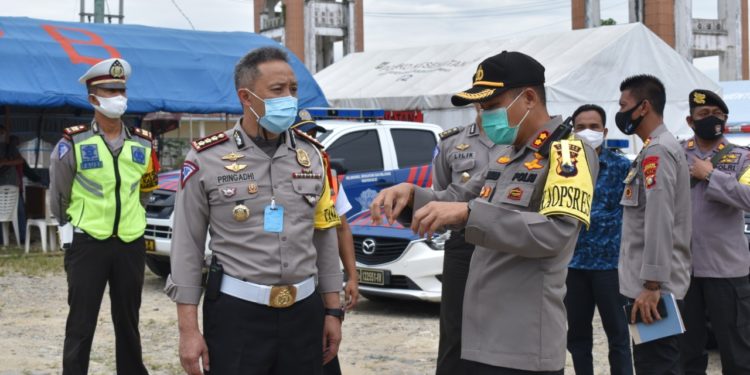 Dirlantas Polda Riau bersama Kapolres Kampar Tinjau Pos Cek Point Covid-19 di XIII Koto Kampar