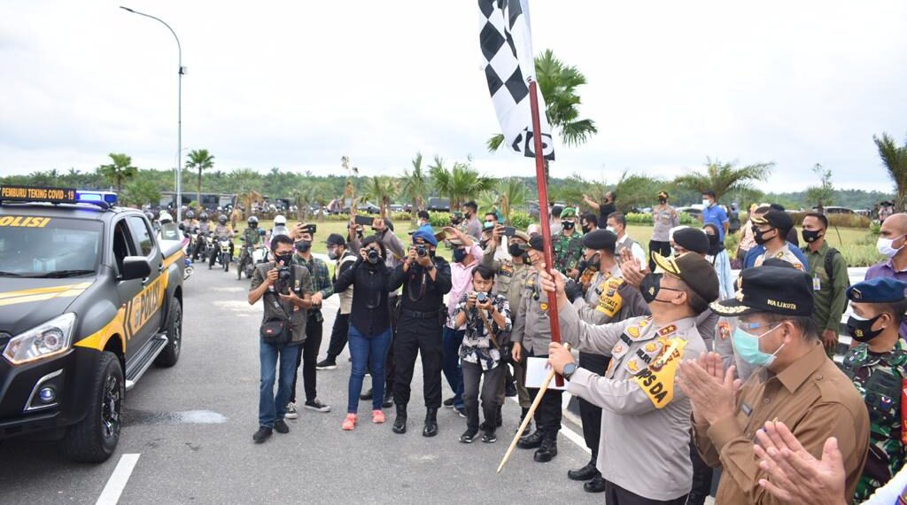 Kapolda Riau Pimpin Apel Pemberangkatan Satgas Pemburu Teking Covid-19