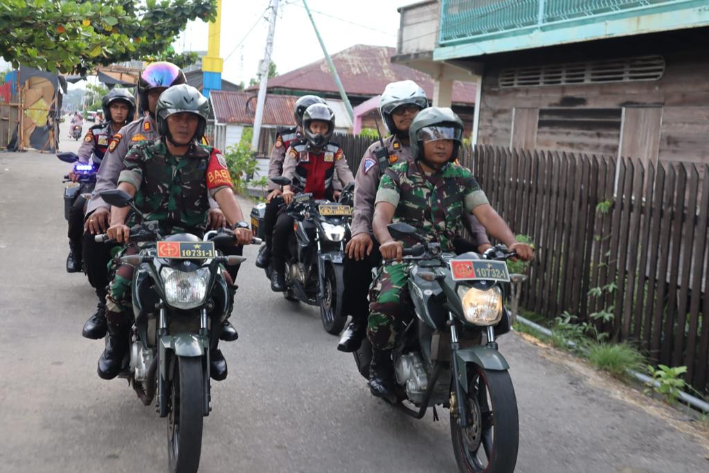 Jaga Kamtibmas dan Obvit, Personel Polres dan Koramil 02 Tebingtinggi Gelar Patroli Gabungan