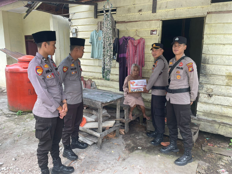 Puluhan Kaum Dhuafa di Selatpanjang dapat Bantuan Sembako dari Polres Meranti