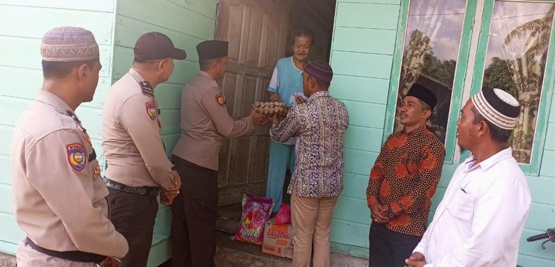 Polsek Merbau Bantu Warga Lewat Giat Kamis Barokah