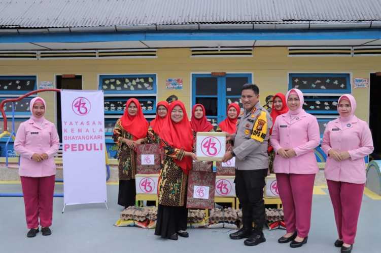 Bhayangkari Cabang Kepulauan Meranti Gelar Bakti Sosial 