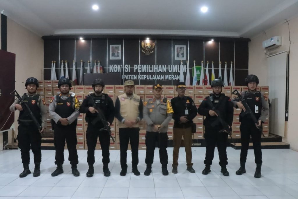 Kapolres Meranti Turun Langsung Pantau Kedatangan Surat Suara ke Kantor KPU, Pastikan Pemilu Aman dan Kondusif