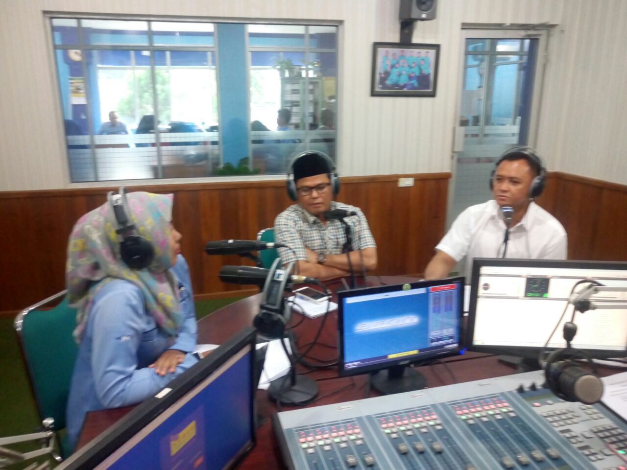 Dialog Interaktif Pro1 RRI Pekanbaru â€œAntisipasi Ancaman Terosime Dalam Pelaksanaan Pilkadaâ€