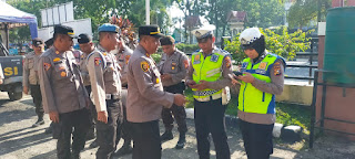 Kapolsek Pangkalan Kerinci Lakukan Pengecekan Medsos Tiap Personil 