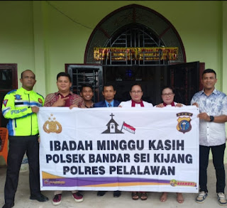 Polsek Bandar Sei Kijang Gelar Ibadah Minggu Kasih di Gereja 