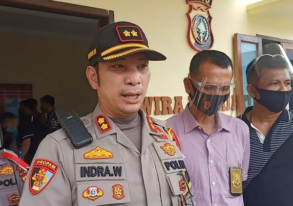 Bocah Yang Dianiaya Orang Tuanya, Diangkat Jadi Anak oleh Kapolres Pelalawan