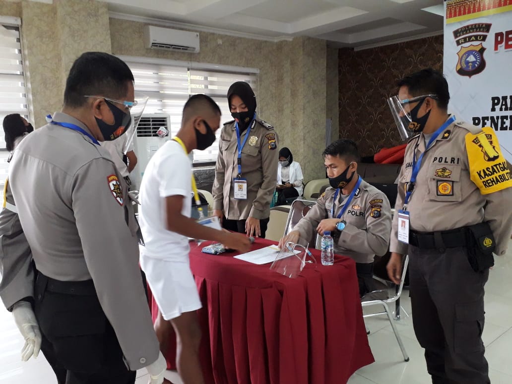 969 Calon Bintara Polri T.A 2020 Laksanakan Pemeriksanaan Administrasi Awal