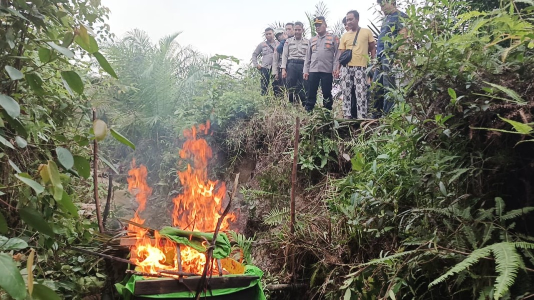 Polsek Rengat Barat Musnahkan PETI Didesa Pematang Jaya