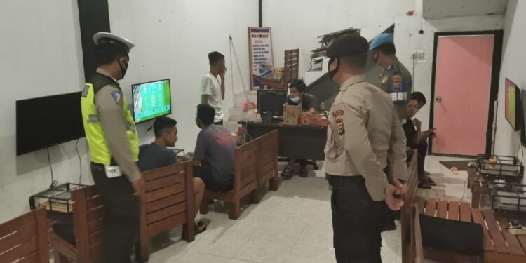Personel Polres Kampar Rutin Datangi Tempat Keramaian, Himbau Warga Terapkan Protkes