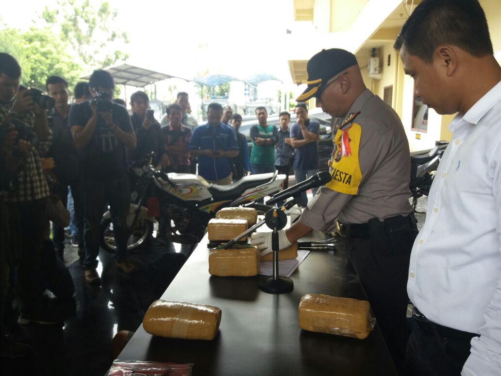 Polresta Pekanbaru Ungkap Keberhasilan Penangkapan Tersangka  Narkotika 