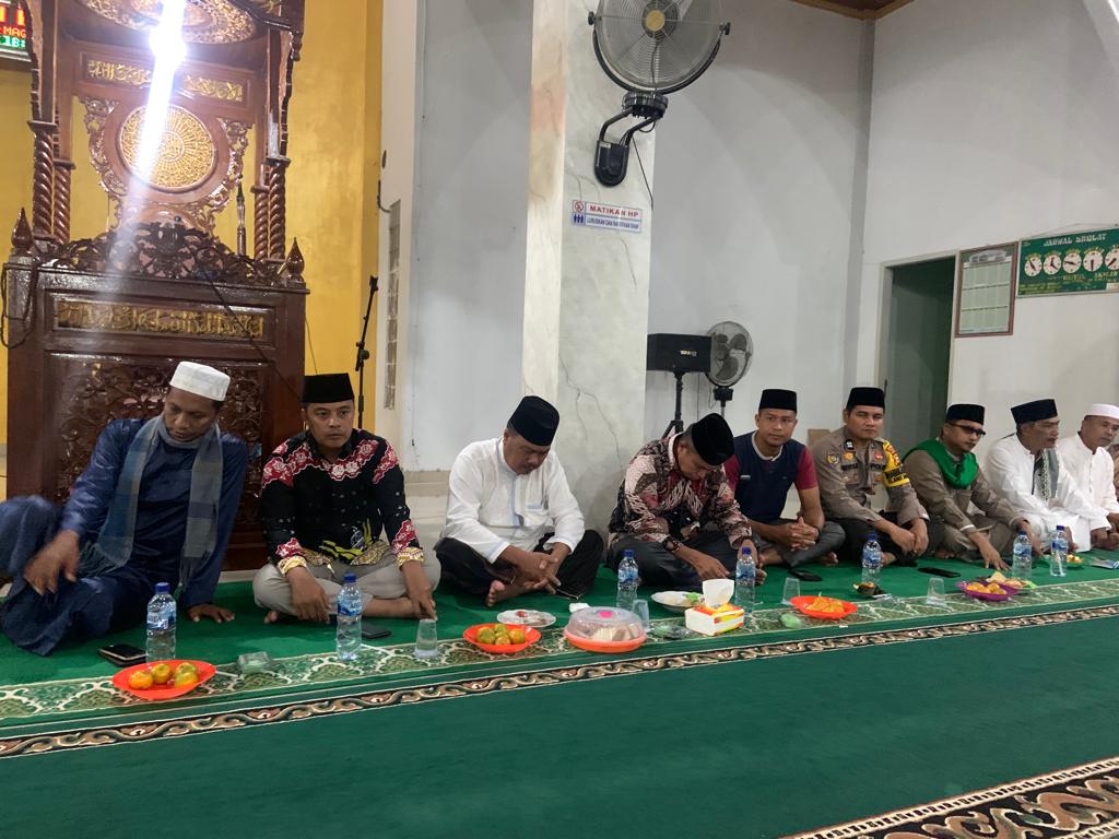 Polsek Bunut Hadiri Peringatan Isra Miâ€™raj 1444 H di Masjid Kelurahan