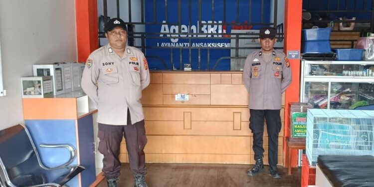 Polsek Kuala Kampar Gelar Patroli Rutin, Sasar Pertokoan hingga Bank
