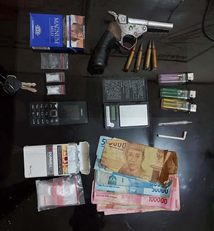 Miliki Sabu-sabu dan Senjata Api Rakitan, 2 Warga Pujud Rohil Ini Diringkus Polisi
