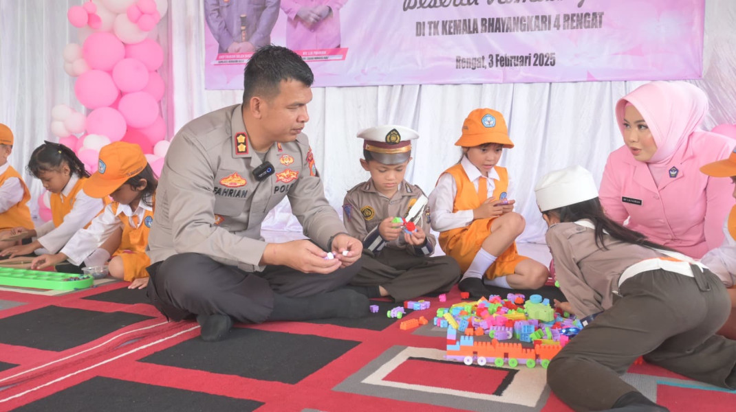 Riang Gembira Murid TK Terima Makan Siang Bergizi Gratis dari Polres Inhu