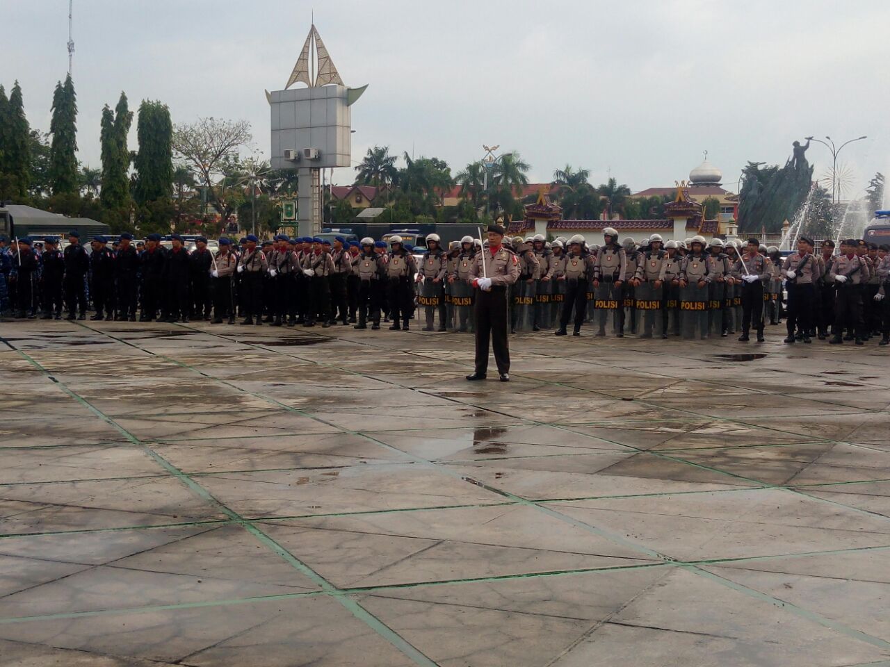 Polda Riau Melaksanakan Apel Gelar Pasukan Operasi Mantap Praja Muara Takus 2018