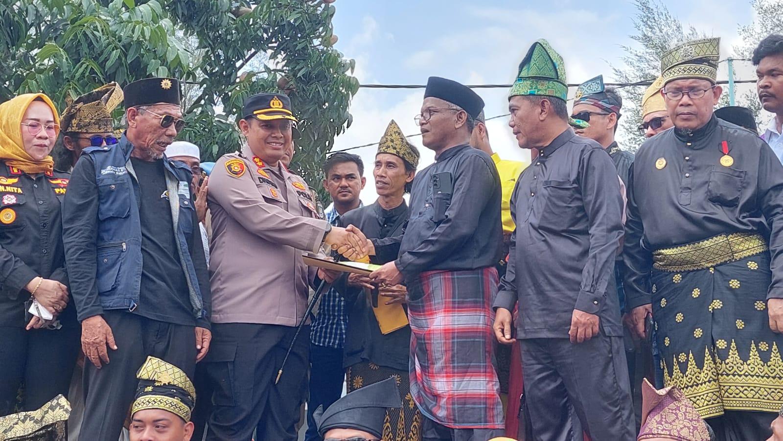 Masyarakat Peduli Melayu Rempang dan Galang Kepulauan Riau Menggelar Aksi Pembacaan dan Penandatanganan Pernyataan Sikap Anak Negeri