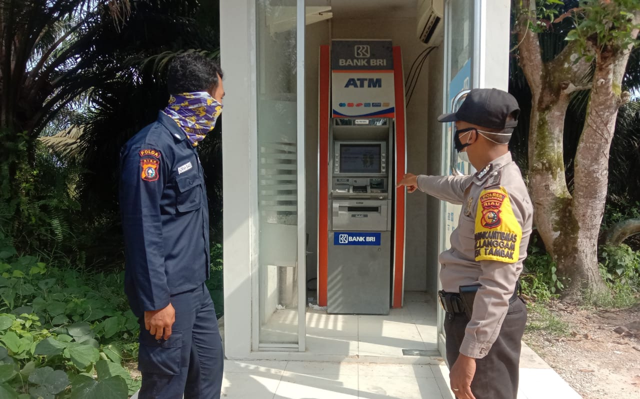 Sambangi Perbankan, Polsek Langgam Pastikan Lokasi Kondusif