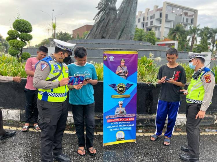 Satlantas Polresta Pekanbaru Sosialisasikan Aplikasi Si Talam Manis Presisi di Area Car Free Day