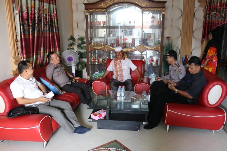 Kapolres Inhil Silaturahmi ke Rumah Kediaman Tokoh Masyarakat Inhil H. Husni 