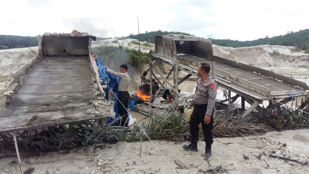 Polres Kuansing Laksanakan Operasi Penertiban Penambangan Emas Tanpa Izin Di Desa Kari