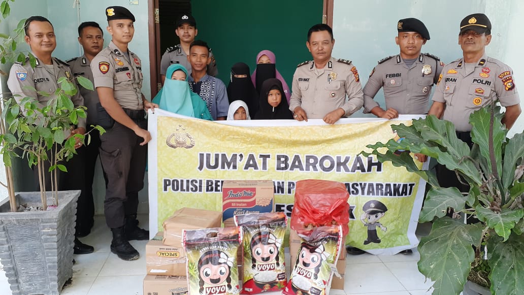 Polres Siak Laksanakan Kegiatan Jumâ€™at Barokah Polri Peduli Berbagi Kepada Sesama