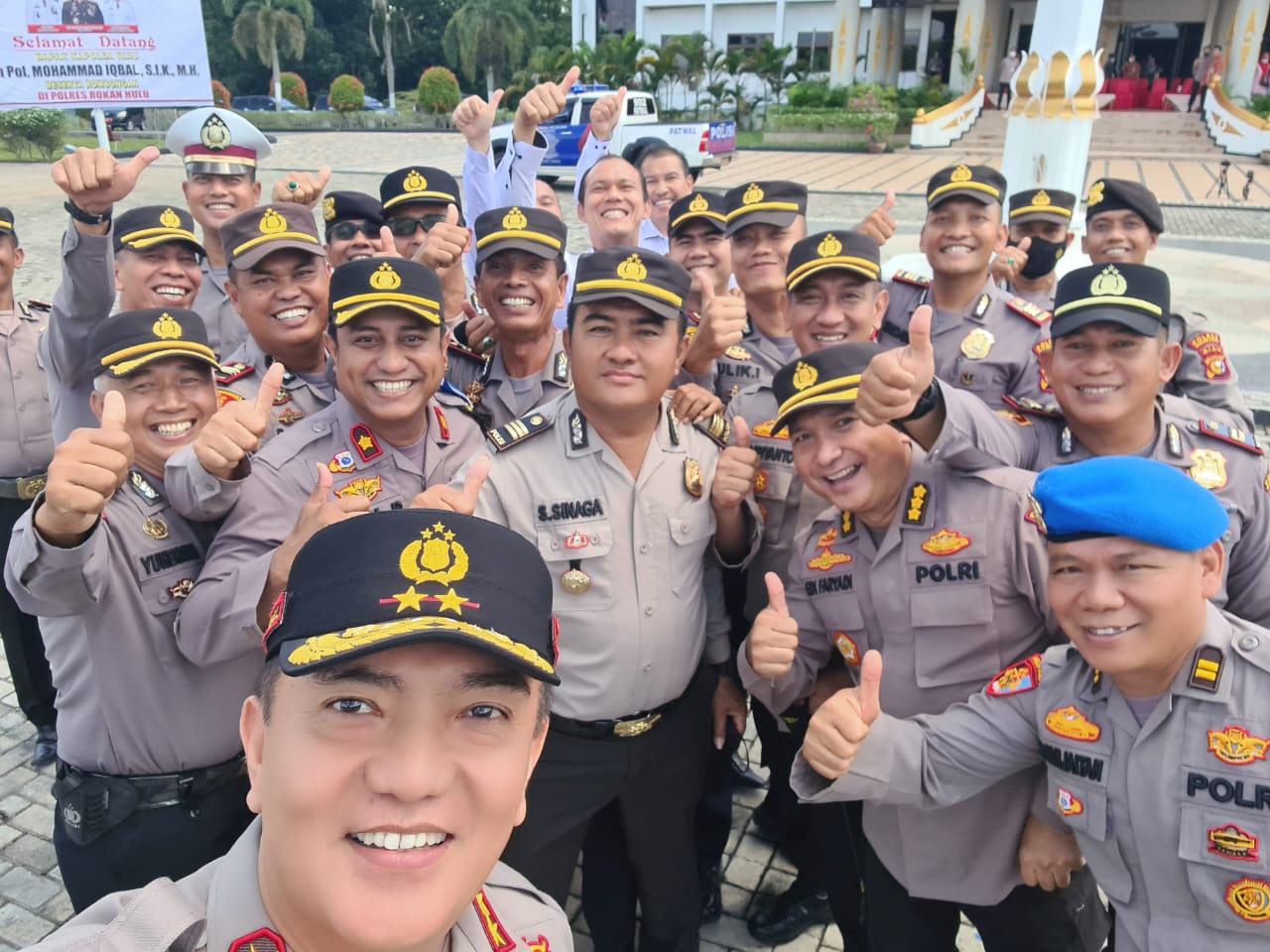 Akrab dan Bersahaja, Kapolda Riau Foto Selfie Bareng Kapolres Rohul Dan PJU Polres Rohul